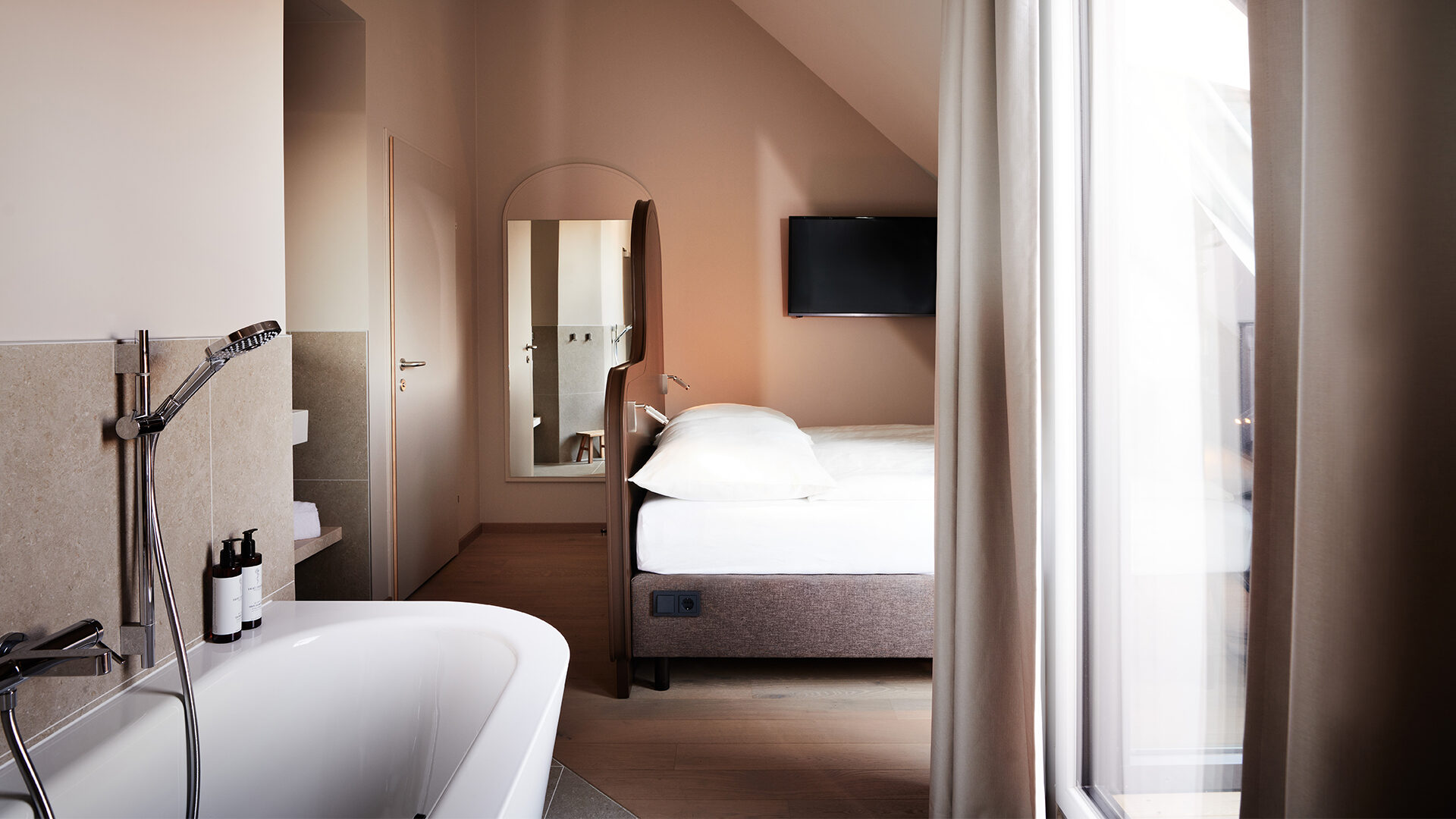 220506_DasSalz_WEB_ZIMMER-HEADER_1920x1080_02-1920x1080